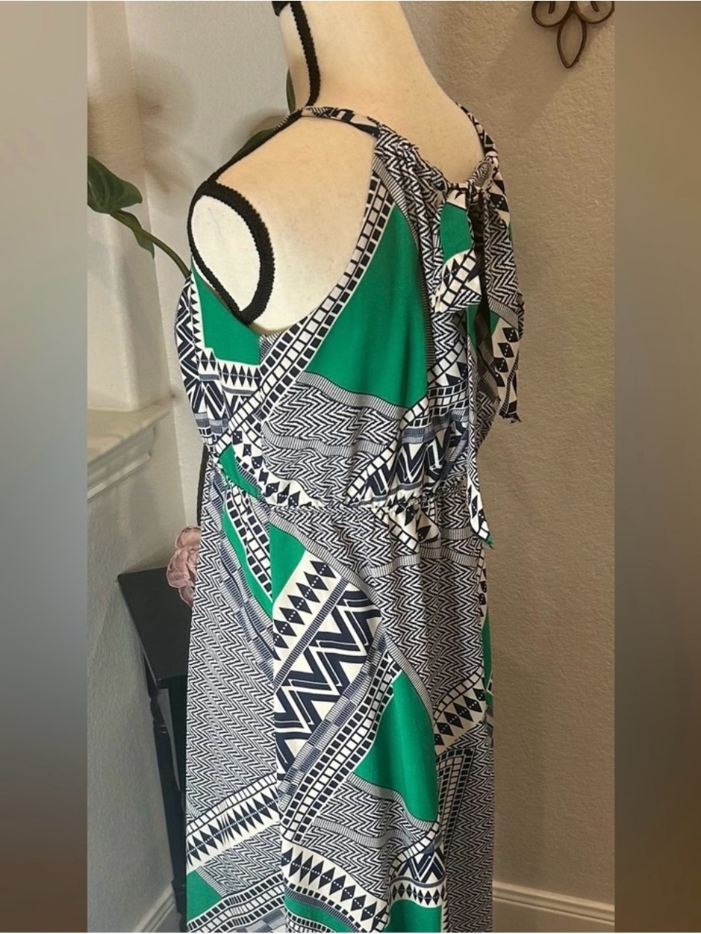 Alya Black & Green Geometric Halter Maxi Dress - Picture 5 of 6